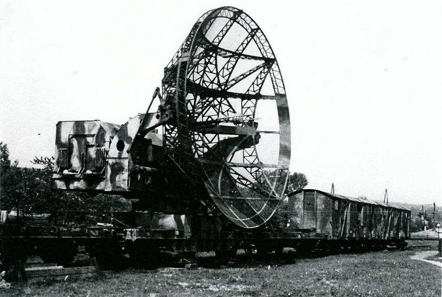 Радиолокатор FuMG 65Е Вюрцбург Рейсе, развернутый на железнодорожном составе